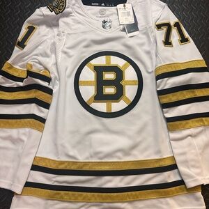 Men Adidas Boston Bruins Hockey Jersey White Gold Taylor Hall 100th IM8286 Sz 42